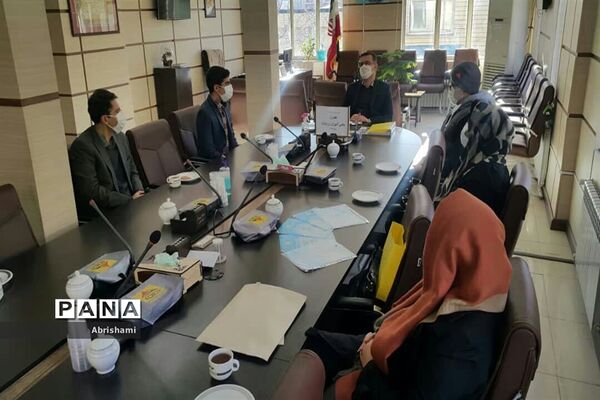 مراسم تقدیر از دانش آموزان پژوهنده ناحیه یک همدان