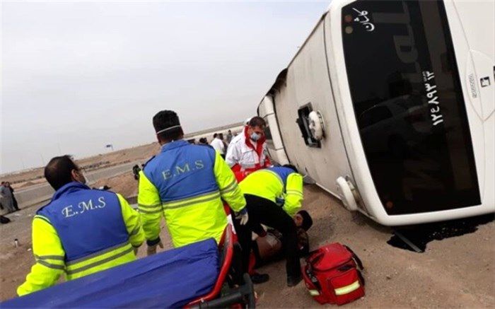 ۱۷ مصدوم در تصادف اتوبوس در اتوبان تهران-قم