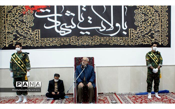 نوجوانان باید الگوی خود را از شهدای دانش آموز انتخاب کنند