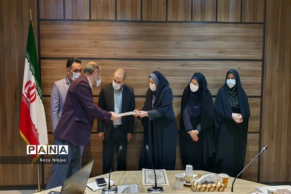 نشست هم اندیشی مدیران متوسطه بهارستان یک در اردوگاه شهید منتظری شهریار