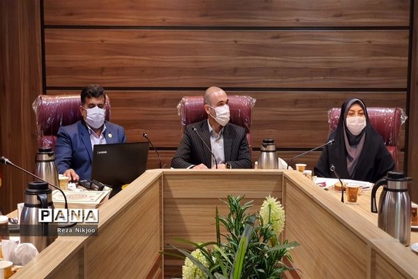 نشست هم اندیشی مدیران متوسطه بهارستان یک در اردوگاه شهید منتظری شهریار