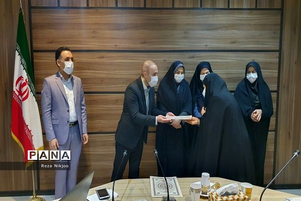 نشست هم اندیشی مدیران متوسطه بهارستان یک در اردوگاه شهید منتظری شهریار