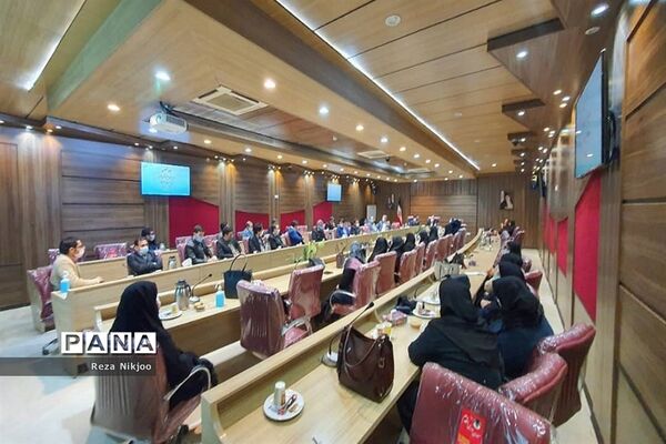 نشست هم اندیشی مدیران متوسطه بهارستان یک در اردوگاه شهید منتظری شهریار