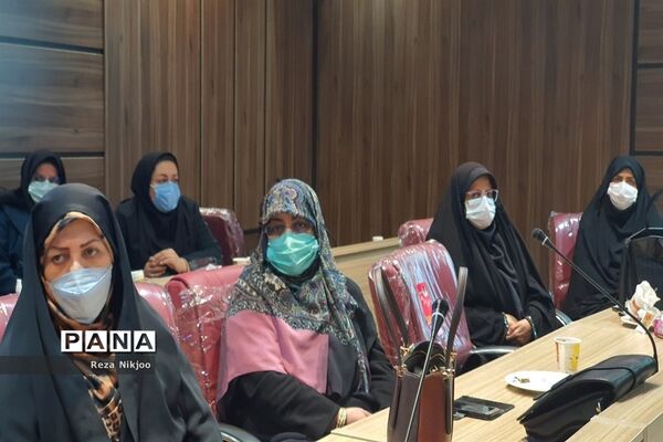 نشست هم اندیشی مدیران متوسطه بهارستان یک در اردوگاه شهید منتظری شهریار