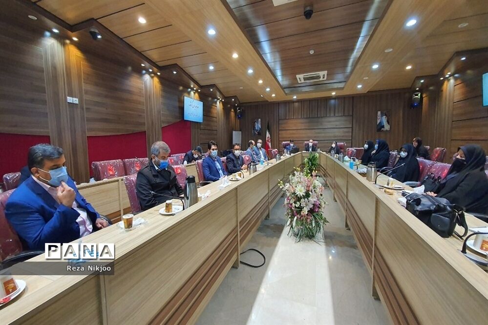 نشست هم اندیشی مدیران متوسطه بهارستان یک در اردوگاه شهید منتظری شهریار