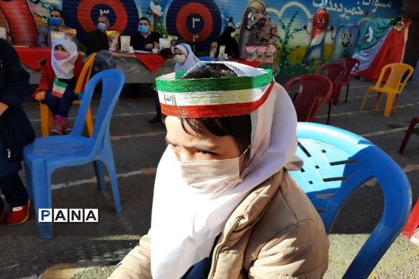 نواخته شدن زنگ انقلاب در منطقه 13 شهر تهران