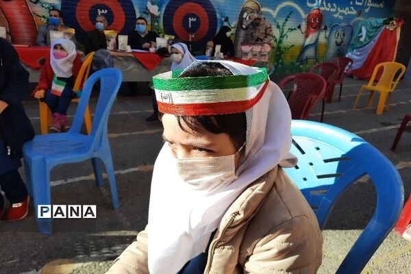 نواخته شدن زنگ انقلاب در منطقه 13 شهر تهران