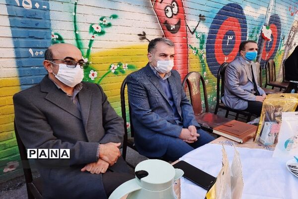 نواخته شدن زنگ انقلاب در منطقه 13 شهر تهران