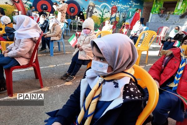 نواخته شدن زنگ انقلاب در منطقه 13 شهر تهران