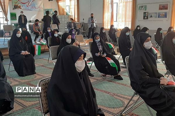 نواختن زنگ استانی انقلاب در دبیرستان طوبی ناحیه 2 یزد