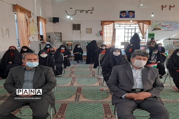 نواختن زنگ استانی انقلاب در دبیرستان طوبی ناحیه 2 یزد