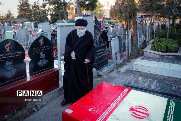 حضور رهبر انقلاب در مرقد امام خمینی(ره) و گلزار شهدا