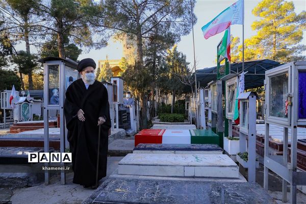 حضور رهبر انقلاب در مرقد امام خمینی(ره) و گلزار شهدا