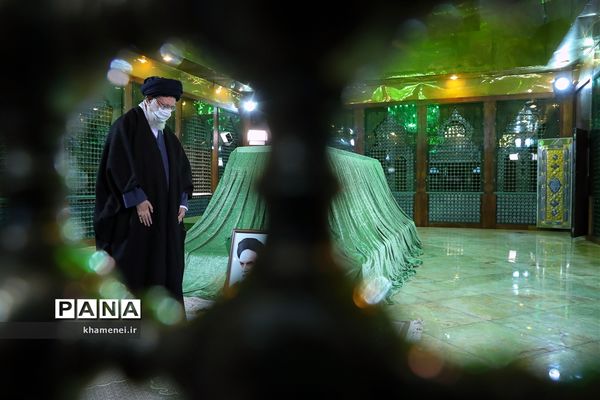 حضور رهبر انقلاب در مرقد امام خمینی(ره) و گلزار شهدا