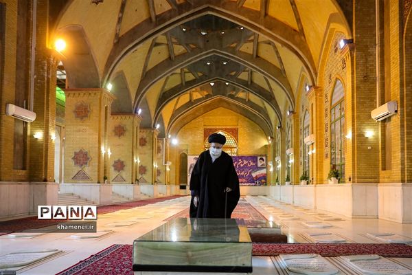 حضور رهبر انقلاب در مرقد امام خمینی(ره) و گلزار شهدا