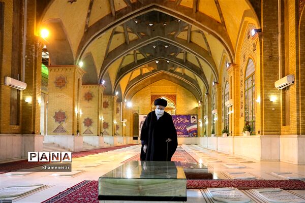 حضور رهبر انقلاب در مرقد امام خمینی(ره) و گلزار شهدا