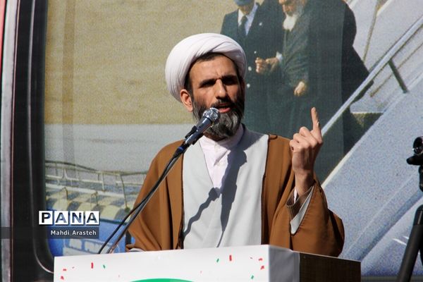 مراسم نمادین سالروز ورود امام خمینی (ره) به ایران اسلامی دراستان خراسان جنوبی