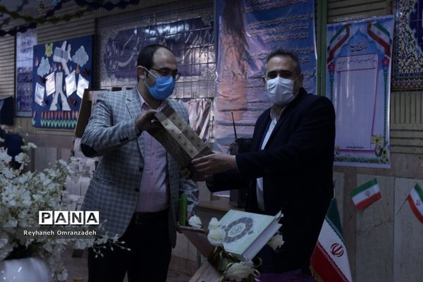 برگزاری آیین گلبانگ انقلاب منطقه 10