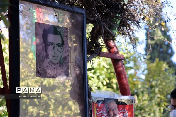 غبار روبی و گل افشانی قبور مطهر شهدای ورزشکار به مناسبت آغاز دهه فجر توسط جامعه ورزش  شهرستان شیراز