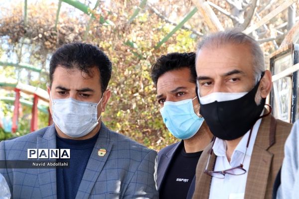 غبار روبی و گل افشانی قبور مطهر شهدای ورزشکار به مناسبت آغاز دهه فجر توسط جامعه ورزش  شهرستان شیراز