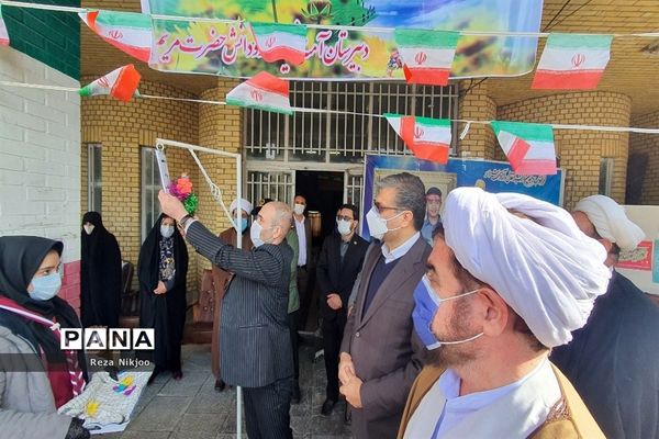 نواختن زنگ گلبانگ انقلاب اسلامی در بهارستان یک