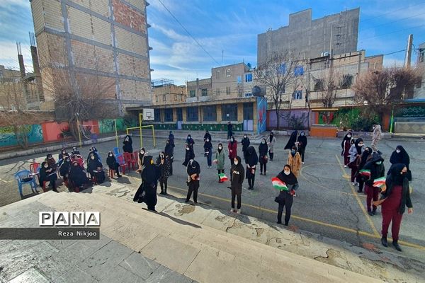 نواختن زنگ گلبانگ انقلاب اسلامی در بهارستان یک