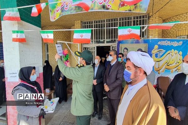 نواختن زنگ گلبانگ انقلاب اسلامی در بهارستان یک