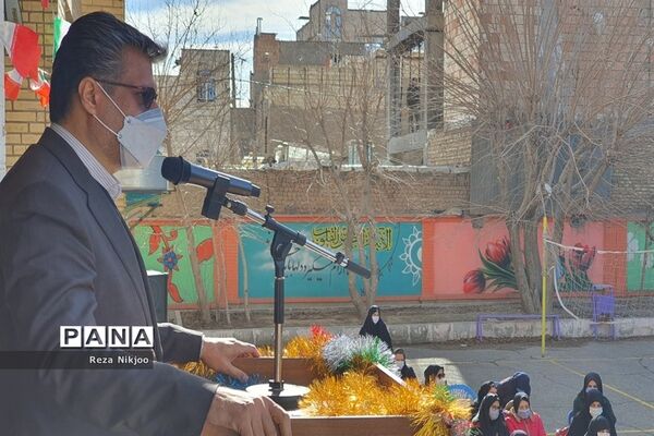 نواختن زنگ گلبانگ انقلاب اسلامی در بهارستان یک