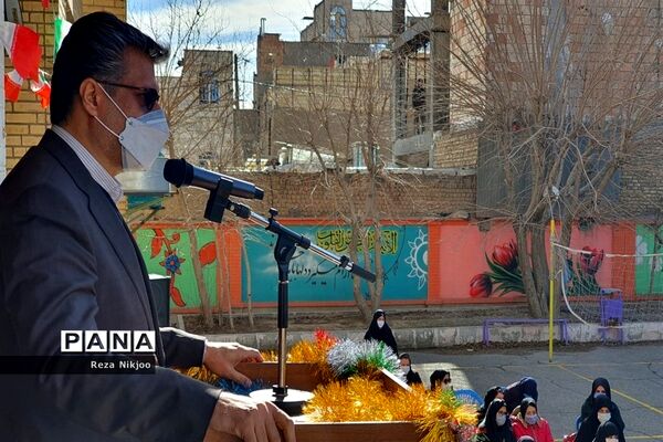 نواختن زنگ گلبانگ انقلاب اسلامی در بهارستان یک