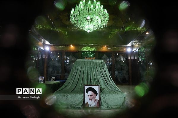 گرامیداشت یوم الله ۱۲ بهمن در حرم مطهر امام خمینی(ره)