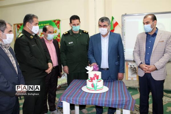 زنگ انقلاب در دبستان عصمت محمودآباد