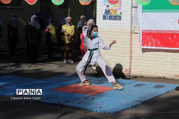 آیین نواختن زنگ انقلاب در مدرسه شهید طنانی خیرآباد