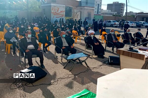 نواختن زنگ انقلاب درهنرستان دخترانه ساجده  ناحیه ۴ اهواز