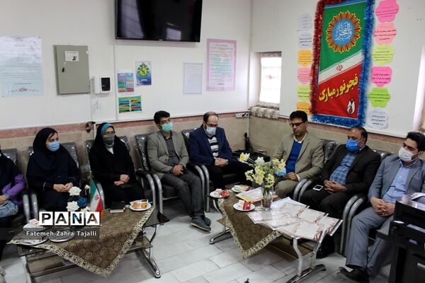 تقدیر از دانش آموزان برگزیده مسابقات مدرسه نخبگان سمنان