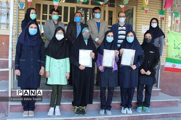 تقدیر از دانش آموزان برگزیده مسابقات مدرسه نخبگان سمنان