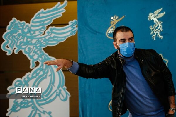 اکران فیلم  "بی همه چیز" در سی و نهمین جشنواره بین المللی فیلم فجر