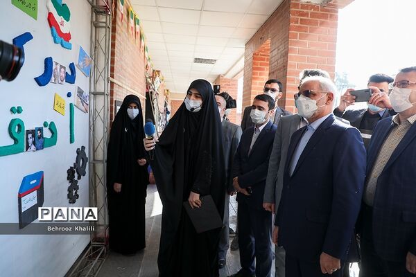 افتتاحیه نهمین دوره نمایشگاه‌های دانش‌آموزی مدرسه انقلاب