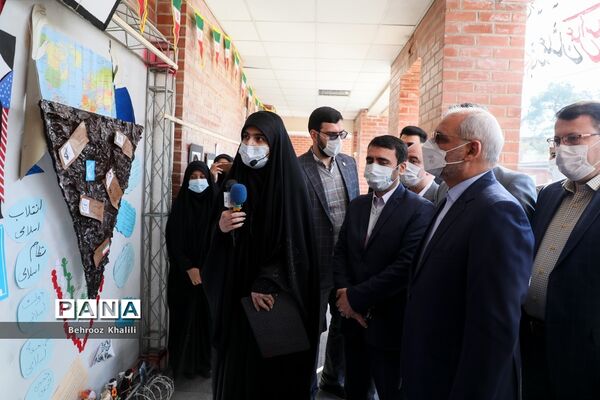 افتتاحیه نهمین دوره نمایشگاه‌های دانش‌آموزی مدرسه انقلاب