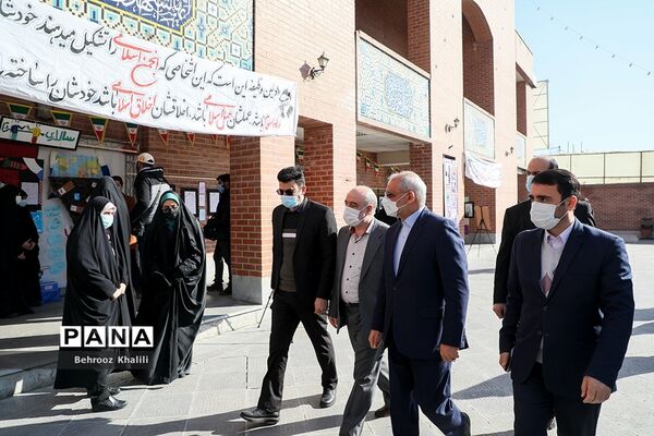 افتتاحیه نهمین دوره نمایشگاه‌های دانش‌آموزی مدرسه انقلاب