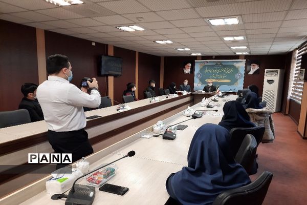 اولین نشست صمیمانه هیئت رئیسه شورای دانش آموزی با مسئولان آموزش و پرورش منطقه 13