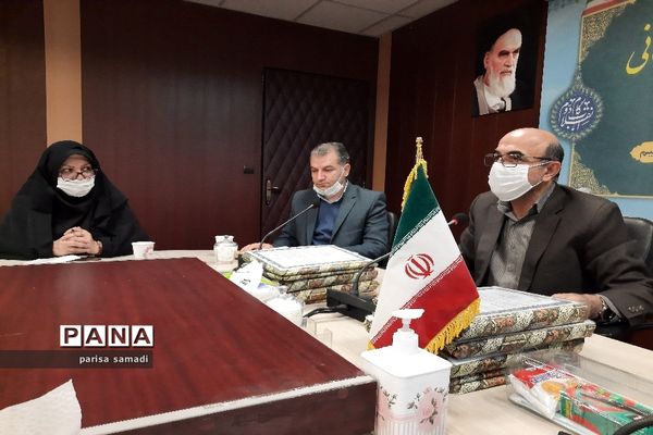 اولین نشست صمیمانه هیئت رئیسه شورای دانش آموزی با مسئولان آموزش و پرورش منطقه 13