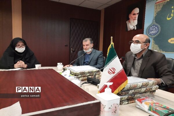 اولین نشست صمیمانه هیئت رئیسه شورای دانش آموزی با مسئولان آموزش و پرورش منطقه 13