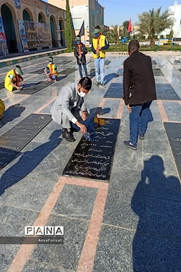 غباروبی مزارشهدای جهادعشایرتوسط پیشتازان پسردبستان دلف عبودی شهرستان حمیدیه