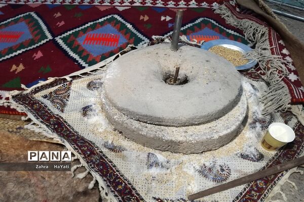 افتتاحیه نمایشگاه فجر در شهرستان امیدیه