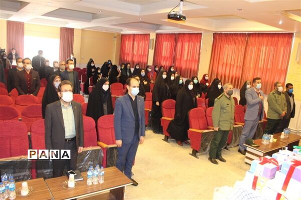 اهدای 90 عدد تبلت  و 200 بسته معیشتی  به دانش آموزان نیازمند در اصفهان