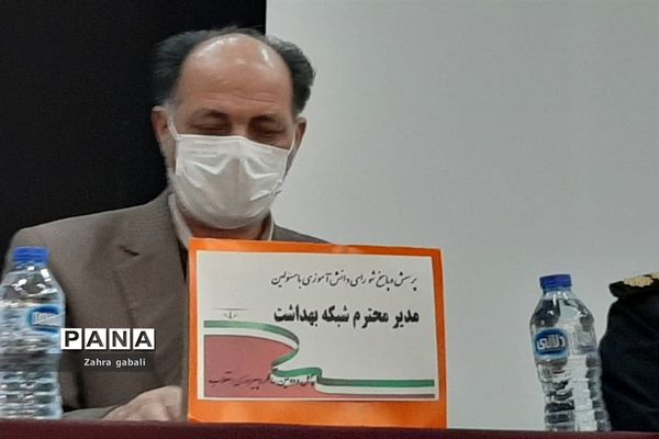 نشست پرسش و پاسخ شورای دانش آموزی از مسئولان ملارد