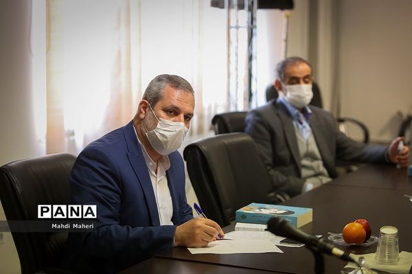 نشست فصلی پایگاه بسیج شهید کاظمی به مناسبت دهه فجر و روز میلاد با سعادت حضرت فاطمه(س)