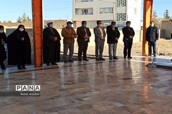 غبار روبی و عطر افشانی گلزار مطهر شهدای شهر اسدیه خراسان جنوبی