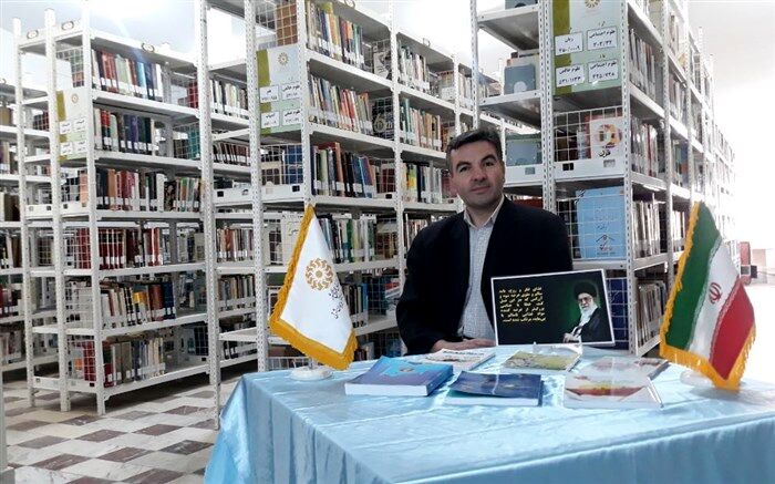 فرهنگ کتابخوانی باید از کودکی و در مدارس ابتدایی آموزش داده شود