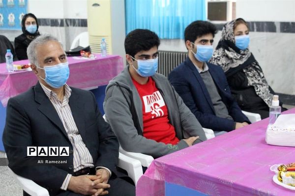 تجلیل از رتبه‌های برتر کنکور سراسری در قائم‌شهر